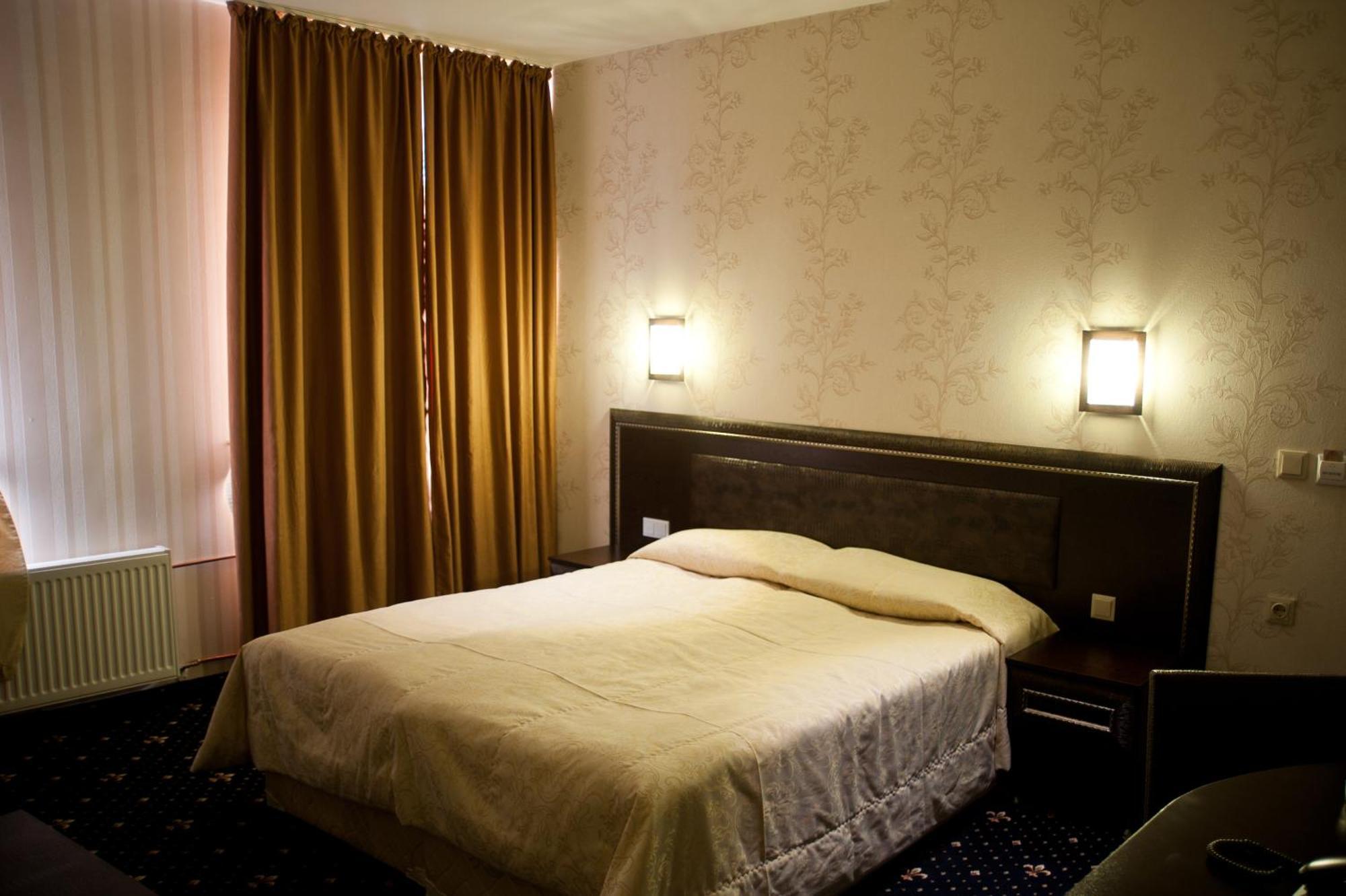 Hotel Victoria Panagyurishte Esterno foto